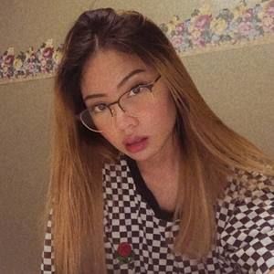 Meet your Posher, Ezzie